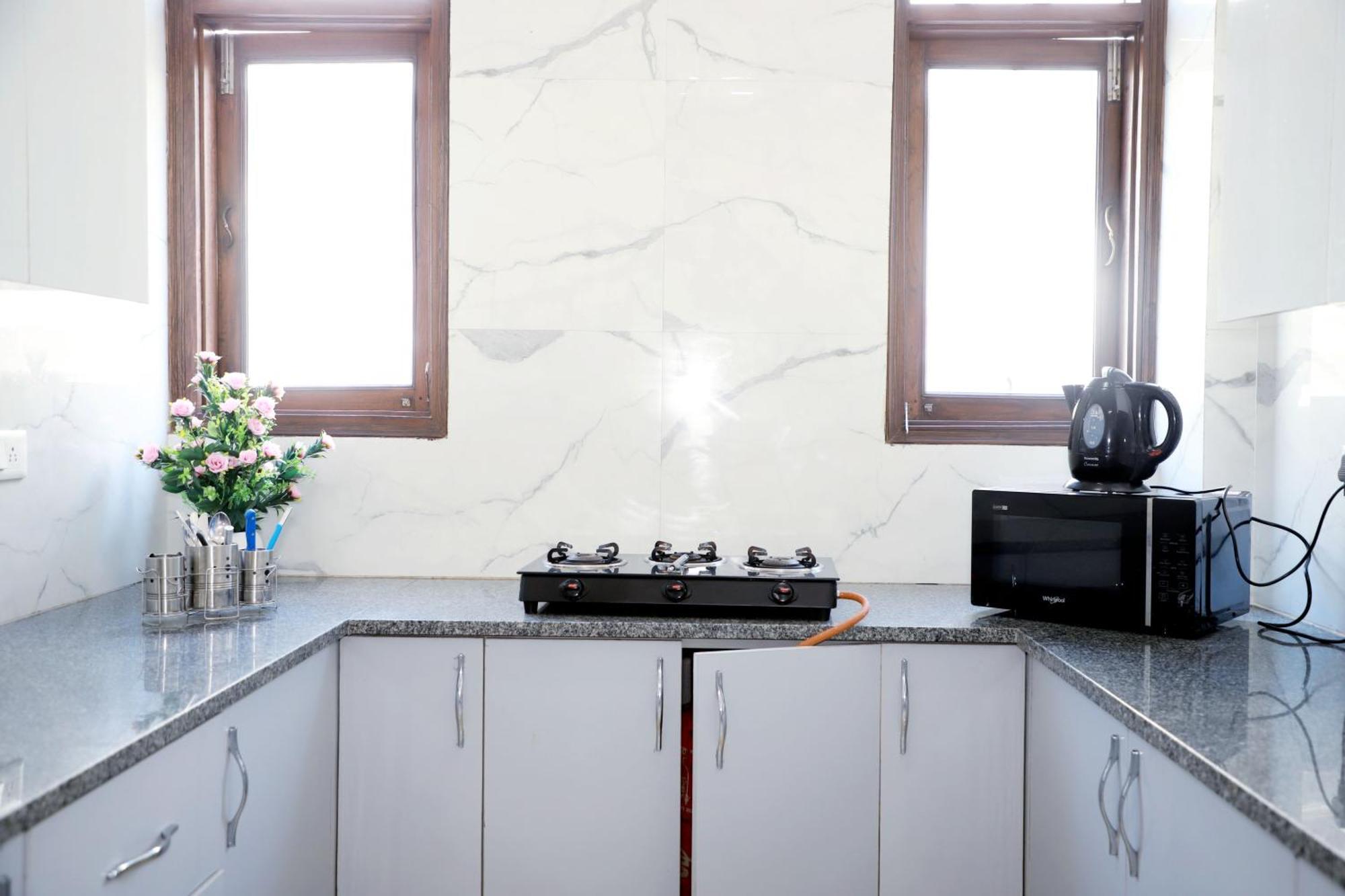 Fortune Home Service Apartment 2Bhk,E28 Saket 2A New Delhi Exterior photo